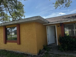 Building Photo - 199 Willow Rd