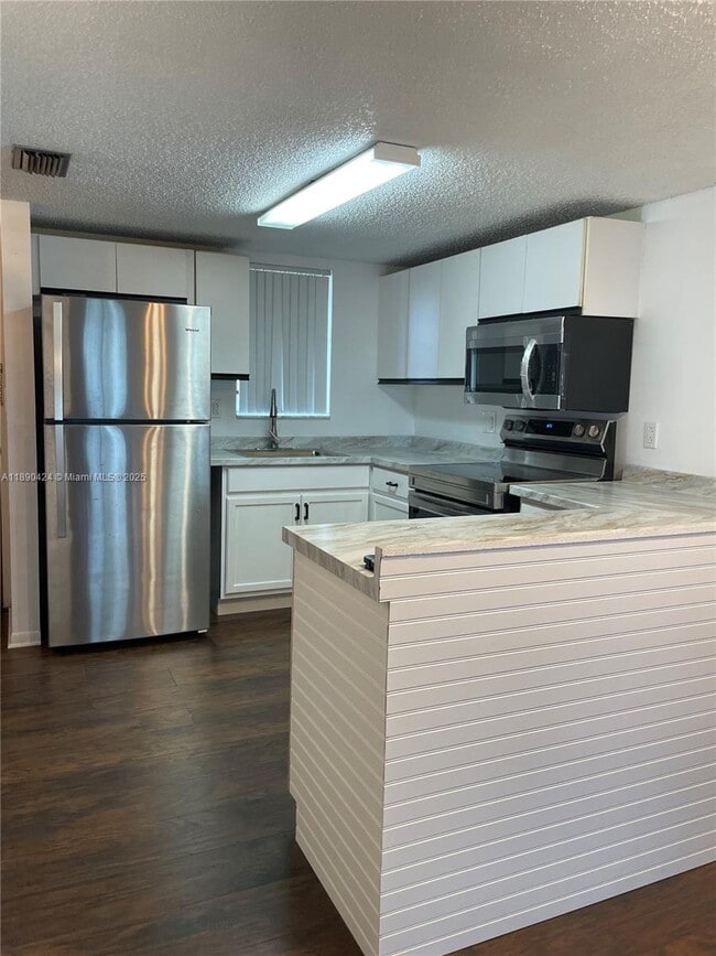 Foto del edificio - 5650 W 26th Ct