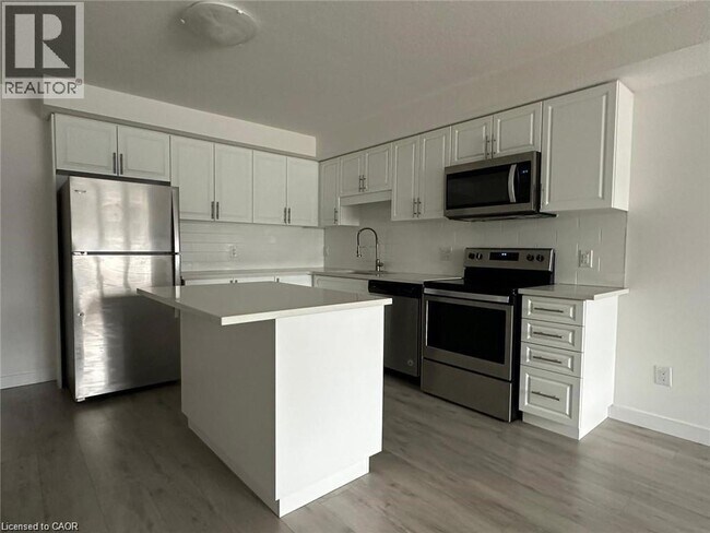 Building Photo - 160 Rochefort St.