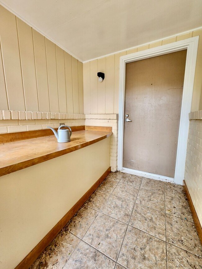 Foto del edificio - Huge 4 Bedroom, 3 Bath Home with All Appli...