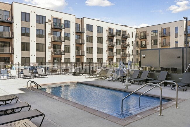 Outdoor Pool - Risor of St. Louis Park - Active Adult 55+