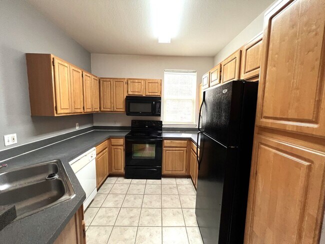 Building Photo - Great 1/1 condo at Metrowest