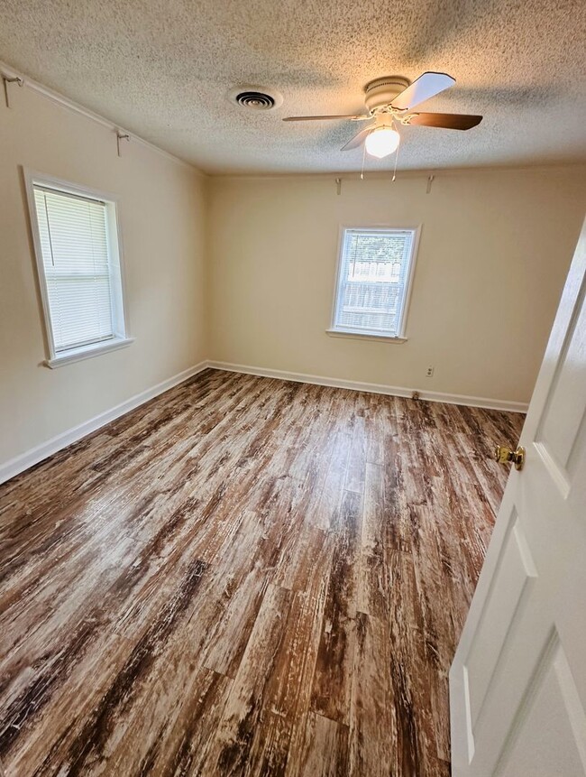 Foto del edificio - Well maintained home minutes from Uptown!