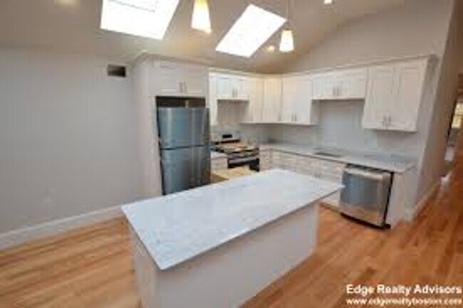 Building Photo - New Kitchen Appliances, Central Heat/AC, L...