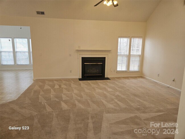 Foto del edificio - 10020 Spring Park Dr