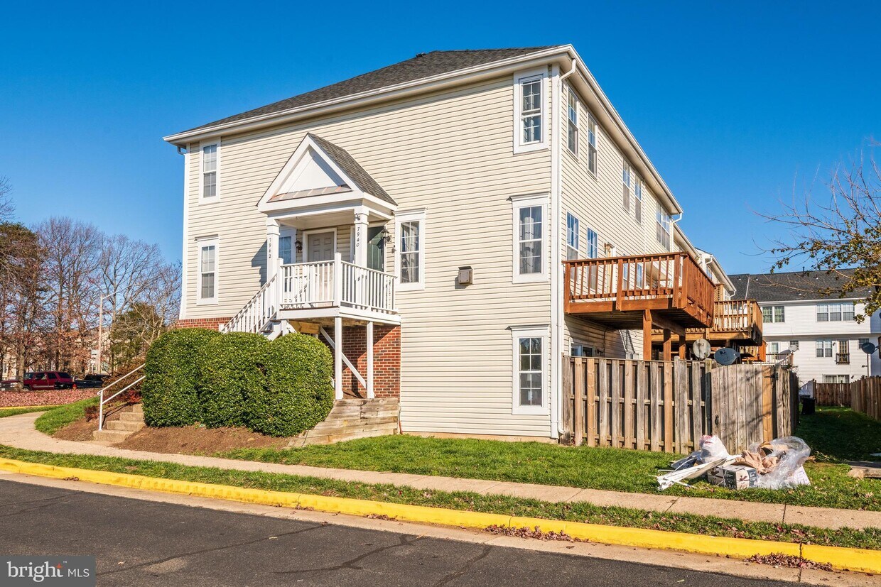 Primary Photo - 7940 Calvary Ct