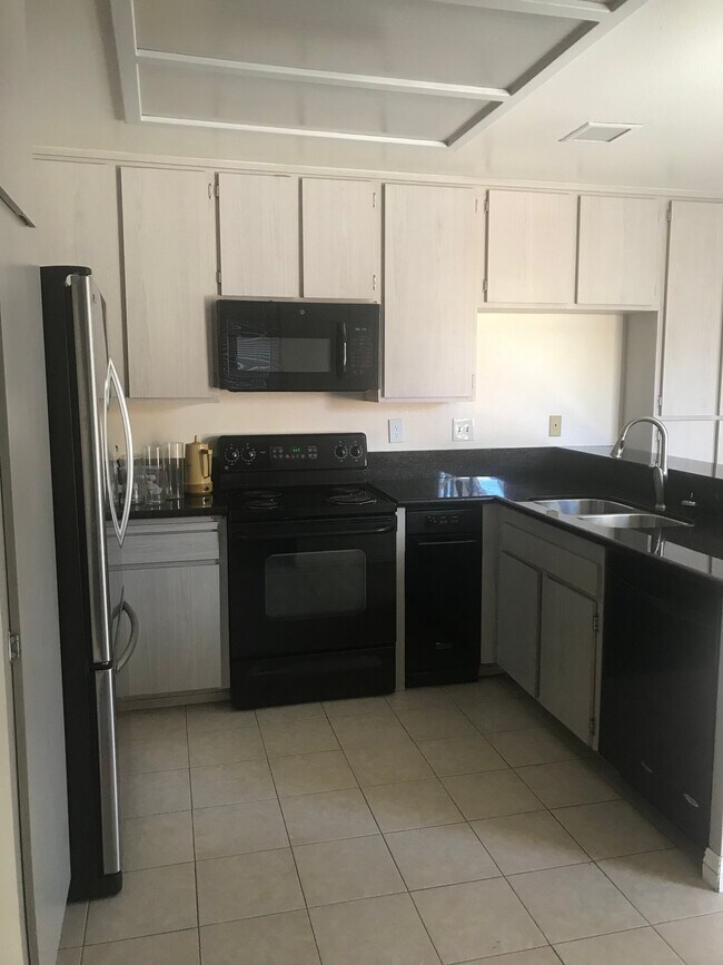 Foto del edificio - 4500 Villas Dr