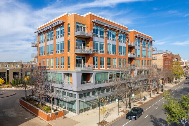 Building Photo - 4812-4846 N Clark St