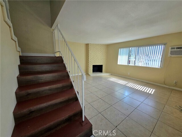 Building Photo - 308 N Camellia Ave