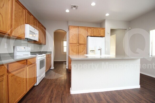 Building Photo - 4675 E Olney Ave