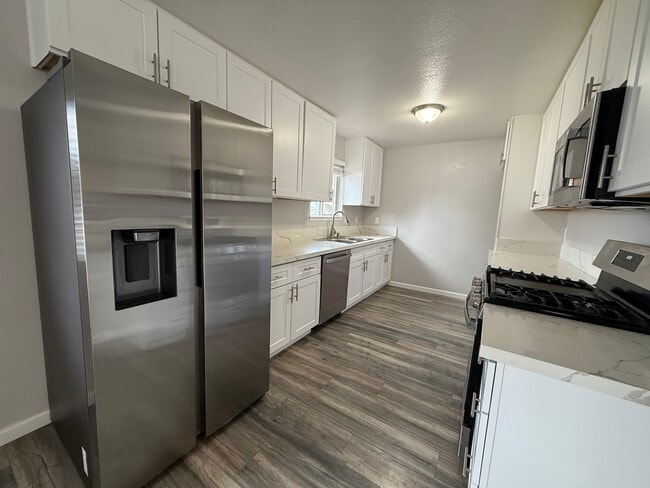 Building Photo - 307 Livoti Ave