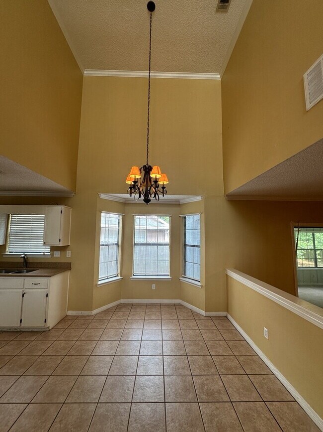 Foto del edificio - "Charming 3-Bedroom home with Florida room!"