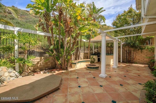 Foto del edificio - 3035 Hollycrest Ave