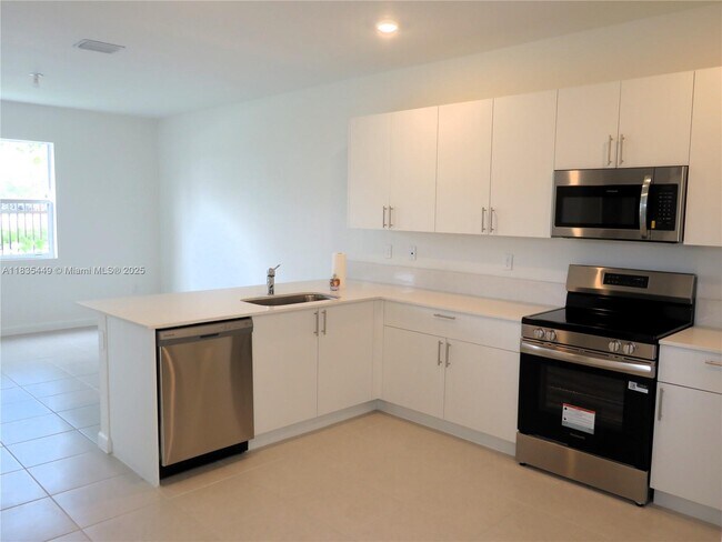Foto del edificio - 18417 SW 1st St