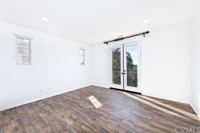 Foto del edificio - 27 Crimson Rose