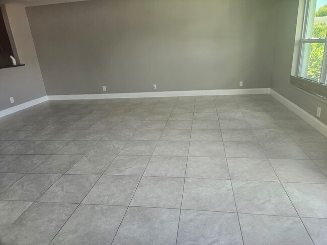 Building Photo - 6147 Moonbeam Dr