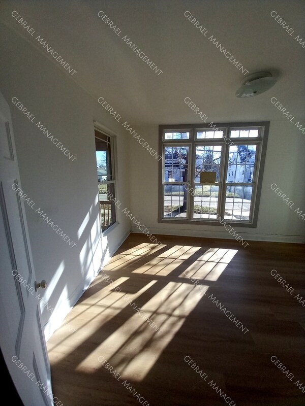 Building Photo - 2249 S Hamilton St