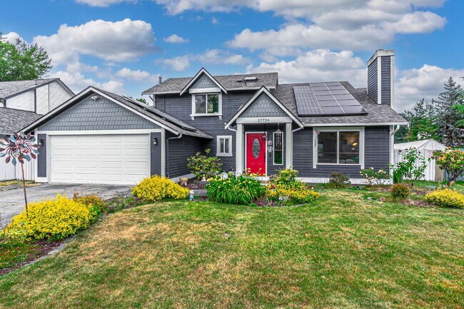 Foto del edificio - Energy-Efficient Kent Home with AC, Hot Tub, EV Charger & Large Fenced Yard- Available August 1st...