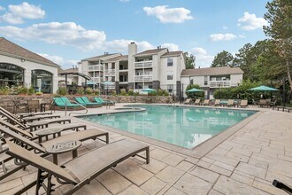 Building Photo - Ezlyn Westminster