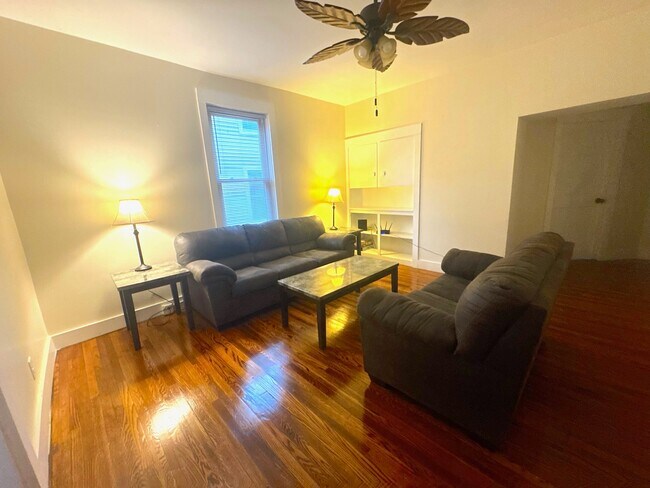 Foto del edificio - 425 W Pine St
