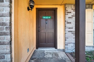 Building Photo - 14034 Lourdes Dr