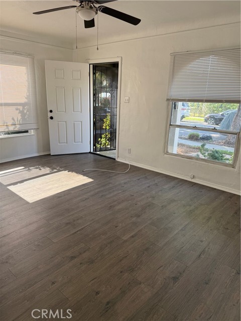 Foto del edificio - 5496 Lime Ave