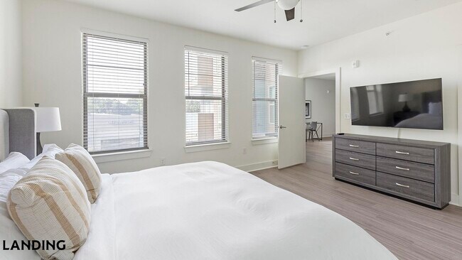 Foto del edificio - 5200 White Settlement Rd