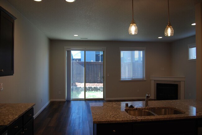 Foto del edificio - Great Suburban 3 Bed 2.5 Bath Home in Minn...