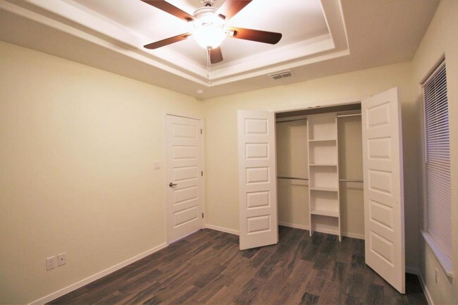Building Photo - 1502 Deer Hills St Apt 4 Edinburg, TX 78541