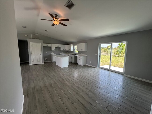 Foto del edificio - 3010 62nd St W