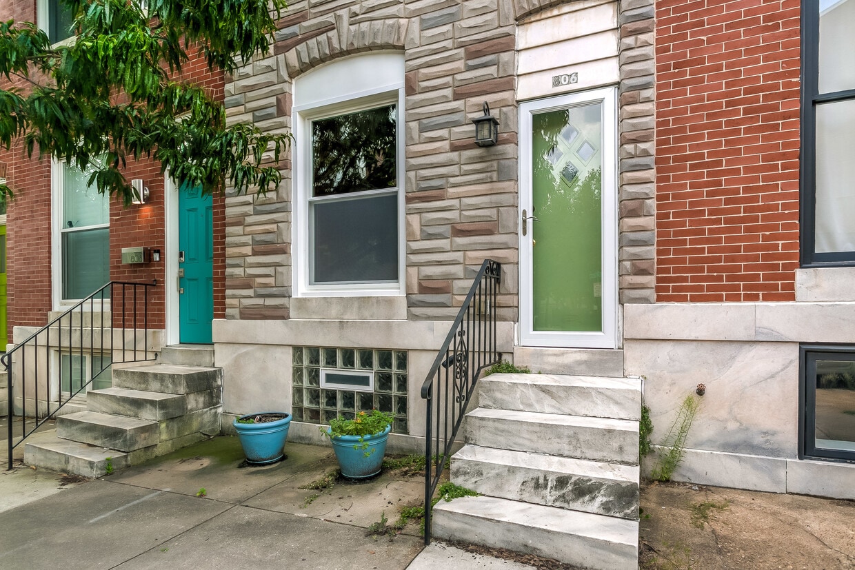 Primary Photo - 806 S Clinton St