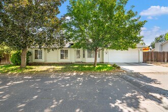 Building Photo - 2256 N Pawnee Ln
