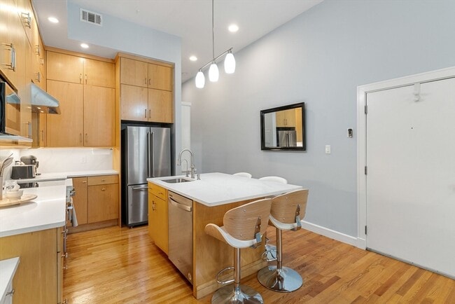 Building Photo - 758 Tremont St