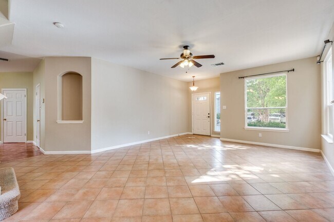 Foto del edificio - 4 Bedroom/2.1 Bathroom Oak Ridge Village
