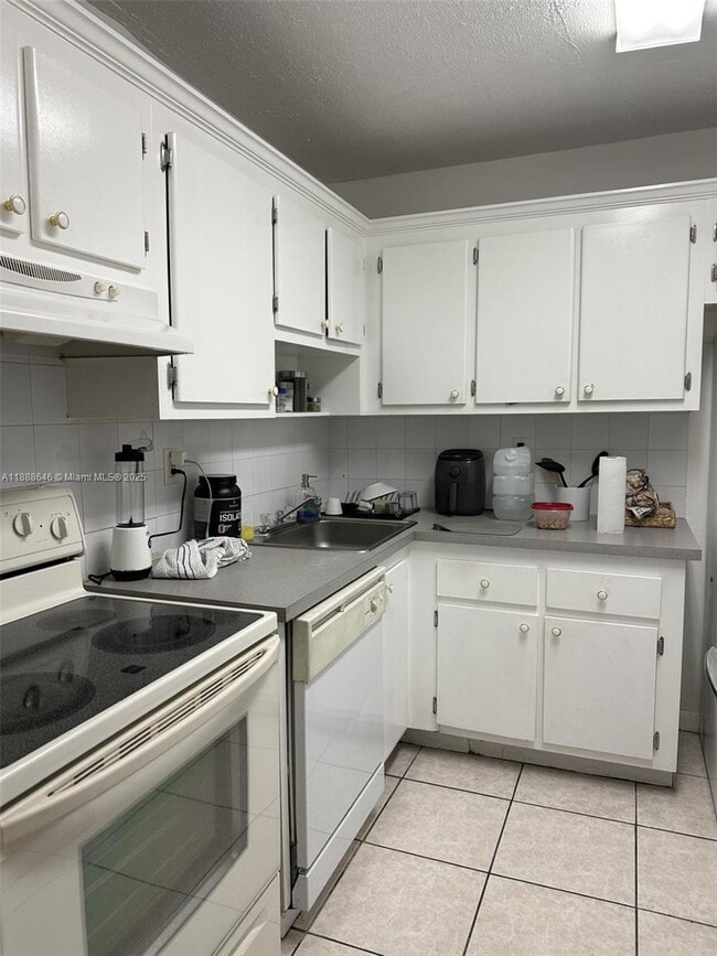 Building Photo - 9440 Fontainebleau Blvd
