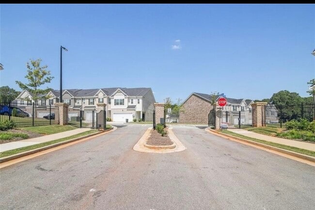 Building Photo - 179 Hampton Cir