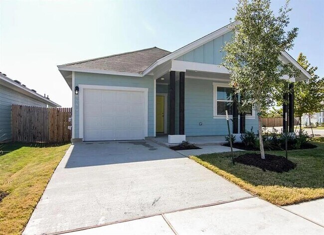 Building Photo - 240 La Escalera Dr
