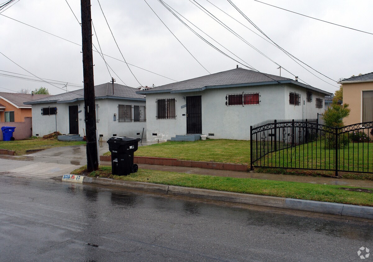 Foto del edificio - 3715-3721 W 109th St