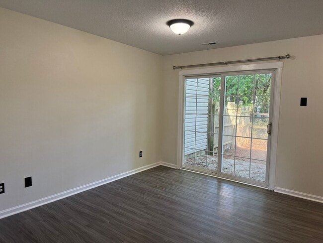 Building Photo - 432 Myrtlewood Cir