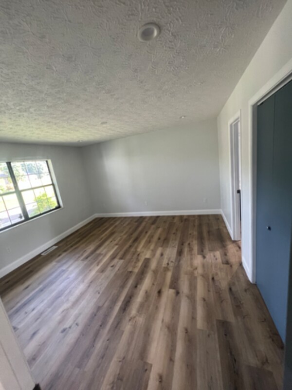 Building Photo - 208 Mount David Dr