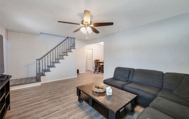 Building Photo - 6008 Dunrobin Ave