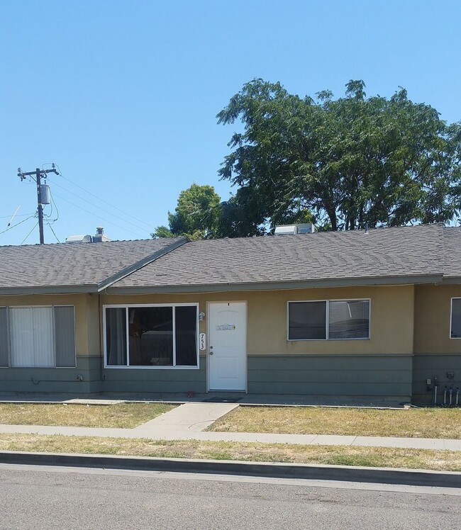 Foto del edificio - 2 Br 1 Ba available Now