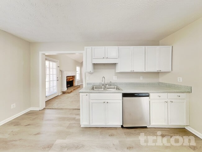 Building Photo - 210 Shenandoah Dr