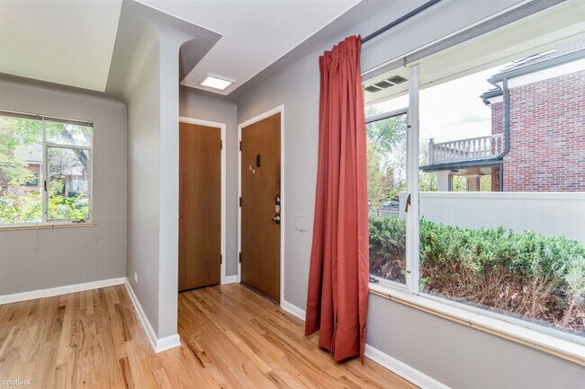 Building Photo - 2 br, 1 bath Duplex - 237 Madison Street