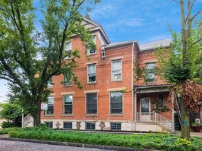 Building Photo - 36 E Kossuth St