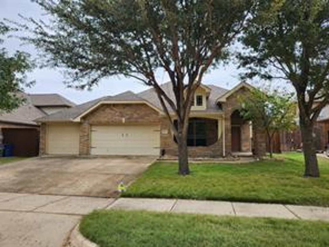 Foto principal - Three Car Garage in Little Elm