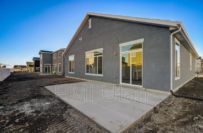 Building Photo - 733 S 370 E