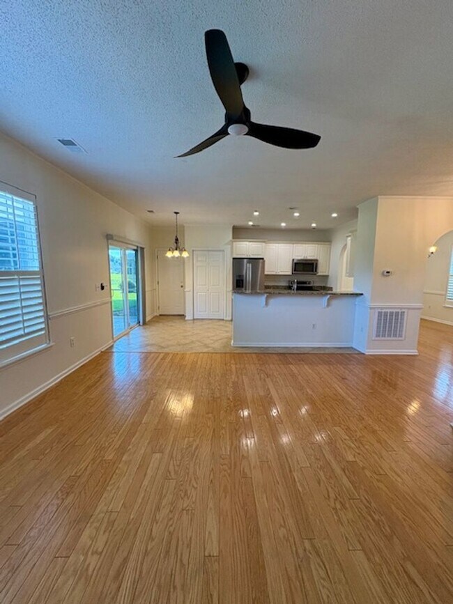 Foto del edificio - Lovely Updated Home in Grand Oaks