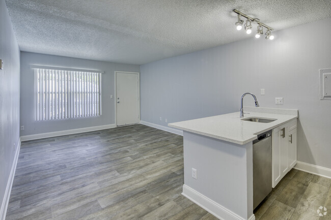 1BR, 1BA - 600SF 6904 Ralston Place Dr Tampa, FL 33614-4466 - Beach Club