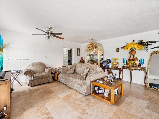 Foto del edificio - 1895 NW 175th St